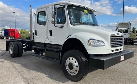 2013 FREIGHTLINER M2 106 CAB AND CHASSIS, CREW CAB, 