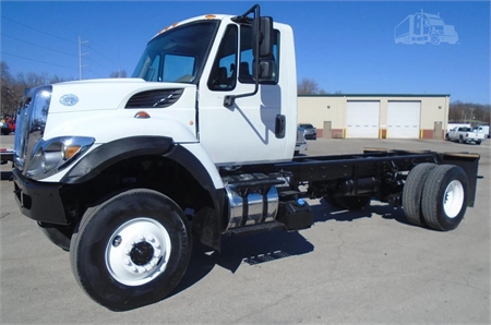 2017 INTERNATIONAL WORKSTAR 7300 4X4 CAB AND CHASSIS, 
