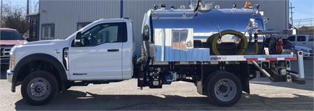 2024 FORD F550 4X4 VACUUM SEPTIC TRUCK, (GAS)