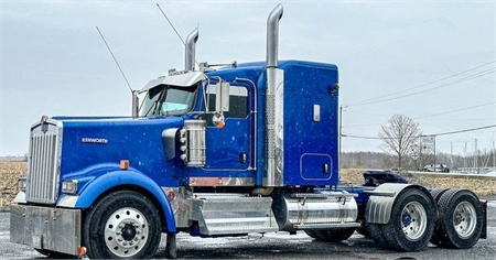 2020 KENWORTH W900L TANDEM TRACTOR WITH SLEEPER, 