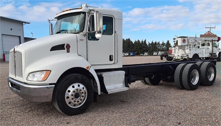 2016 KENWORTH T370 TANDEM CAB AND CHASSIS, 