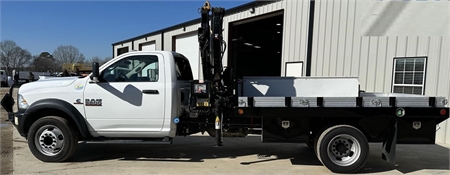 2017 DODGE RAM 5500 HD 4x4 KNUCKLE BOOM CRANE TRUCK, 